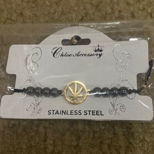 Pull string bracelet , gold setting, 🍃black bracelet . Stainless steel.